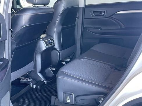 Used 2016 Toyota Highlander Plus image 17