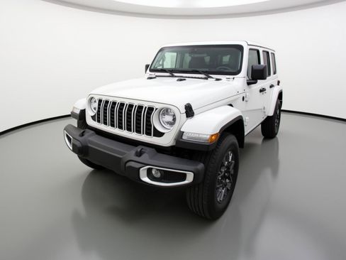 Used 2025 Jeep Wrangler Unlimited Sahara AWD/4WD image 3