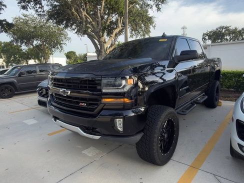 Used 2018 Chevrolet Silverado 1500 LT w/ All Star Edition AWD/4WD image 2