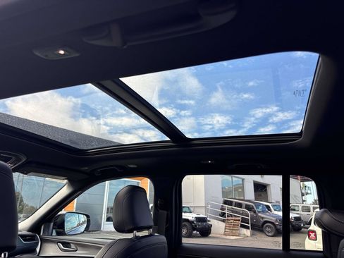 New 2025 Jeep Grand Cherokee Limited w/ Black Appearance Package image 9