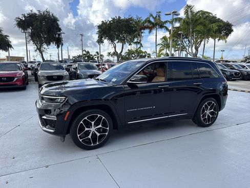 Used 2023 Jeep Grand Cherokee Summit AWD/4WD image 10