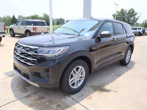 New 2026 Ford Explorer Active RWD image 9