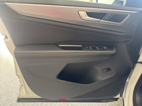 Used 2025 Volkswagen Atlas Cross Sport SE image 10