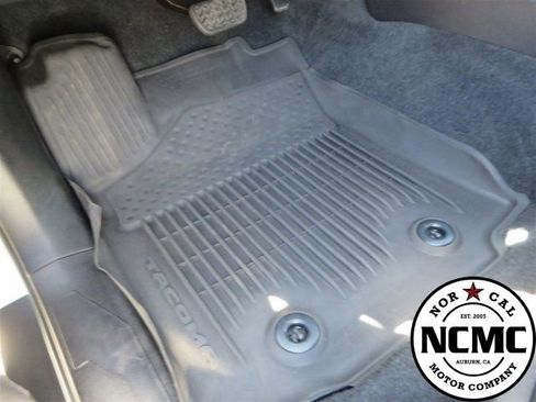 Used 2021 Toyota Tacoma TRD Sport w/ TRD Premium Sport Package image 21