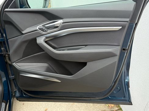 Used 2019 Audi e-tron Premium Plus image 34