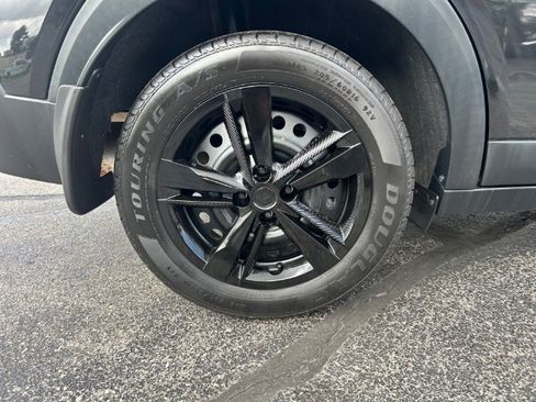 Used 2019 Nissan Kicks S FWD image 22