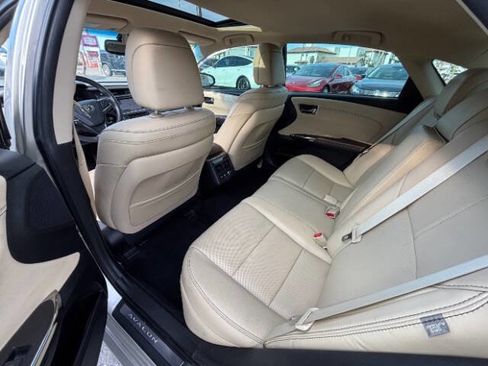 Used 2013 Toyota Avalon Limited w/ Technology Pkg FWD image 16