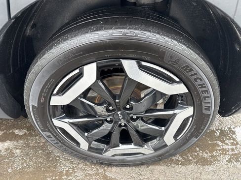 Used 2023 Kia Telluride EX w/ EX Captain's Chair Package image 9