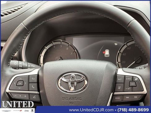 Used 2024 Toyota Highlander XLE image 18