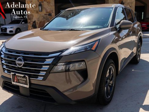 Used 2025 Nissan Rogue SV AWD/4WD image 1