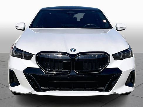 Used 2026 BMW 550e xDrive w/ Premium Package image 3