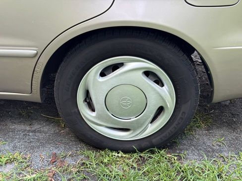 Used 1998 Toyota Corolla FWD image 6