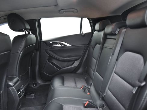 Used 2019 INFINITI QX30 Premium w/ Navigation Package image 12