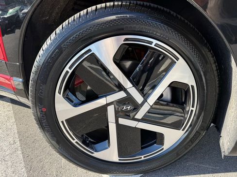 Certified 2026 Hyundai Ioniq 9 Limited w/ Tow & Go Package image 37