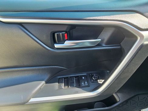 Used 2022 Toyota RAV4 XLE Premium image 17