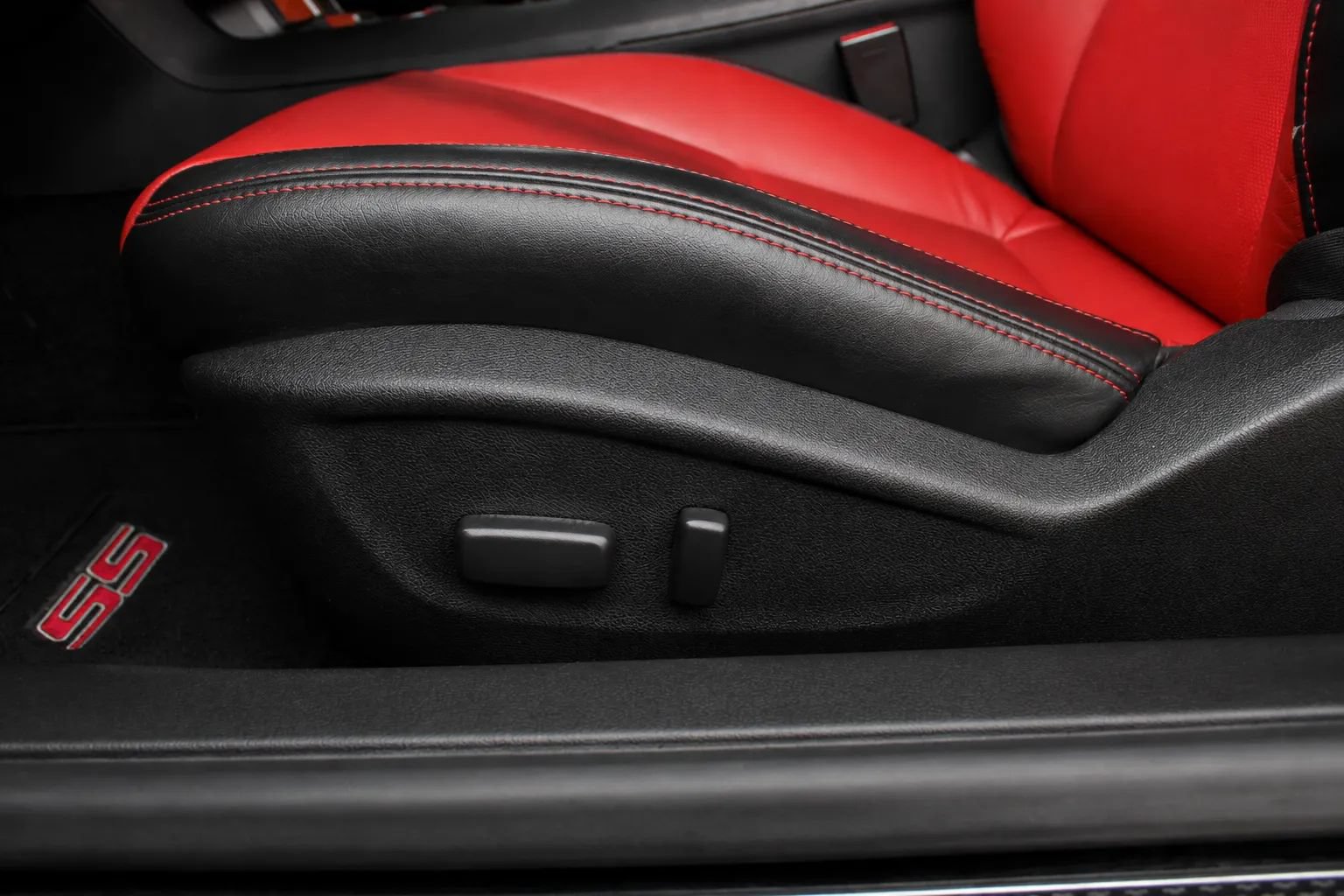 Used 2010 Chevrolet Camaro SS w/ LPO, Ground Effects Package RWD image 14