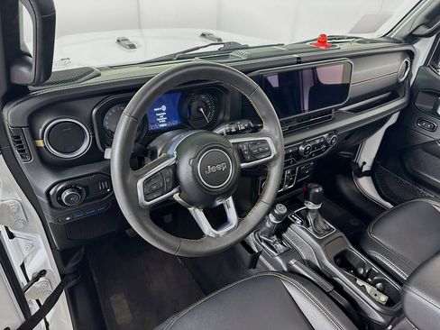 Used 2024 Jeep Wrangler Unlimited Sahara image 12