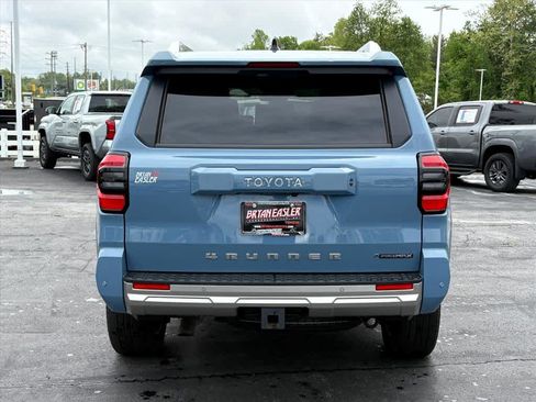 Used 2025 Toyota 4Runner Limited AWD/4WD image 27