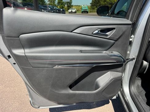 Used 2025 Chevrolet Traverse Z71 AWD/4WD image 13