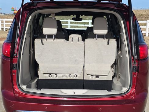Used 2020 Chrysler Pacifica Limited image 13