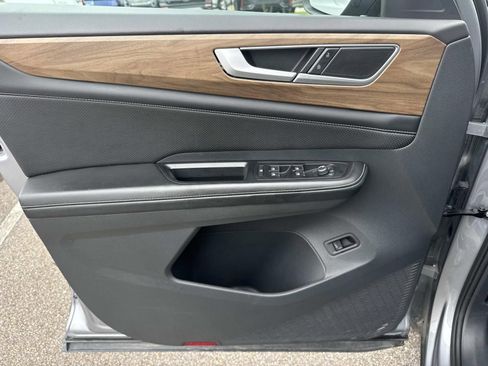 Used 2024 Volkswagen Atlas SE FWD image 19