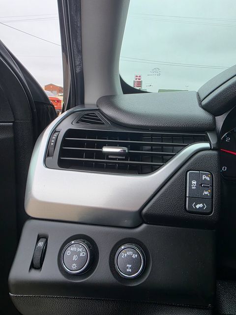 Used 2017 Chevrolet Suburban Premier AWD/4WD image 17