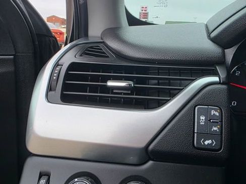 Used 2017 Chevrolet Suburban Premier AWD/4WD image 17