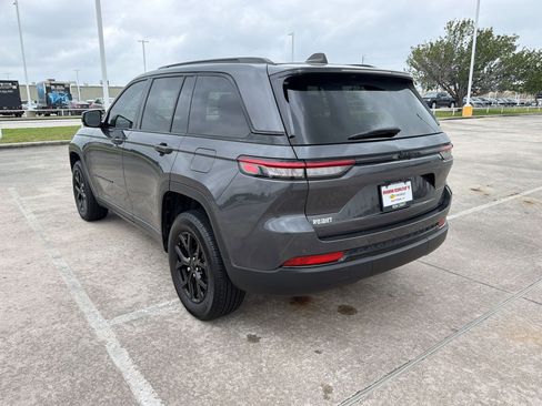 Used 2024 Jeep Grand Cherokee Altitude RWD image 3