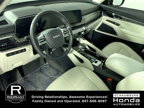 Used 2025 Kia Telluride EX w/ EX Captain's Chair Package image 5