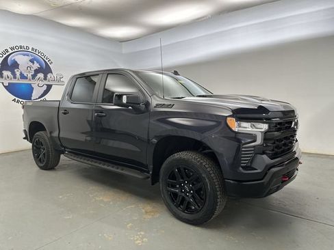 Used 2024 Chevrolet Silverado 1500 LT Trail Boss w/ LT Trail Boss Premium Package AWD/4WD image 12