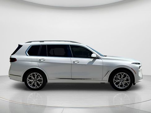 Used 2025 BMW X7 xDrive40i w/ Premium Package AWD/4WD image 4