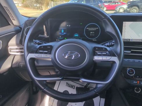 Used 2023 Hyundai Elantra Limited image 31