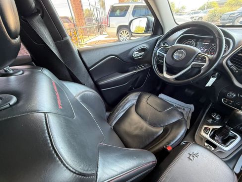 Used 2015 Jeep Cherokee Trailhawk w/ Leather Interior Group AWD/4WD image 45