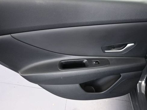 Used 2025 Hyundai Elantra Hybrid FWD image 27