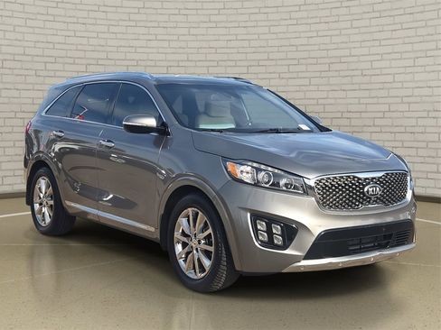 Used 2017 Kia Sorento SX image 3