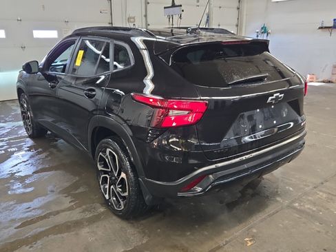 Used 2024 Chevrolet Trax RS image 2