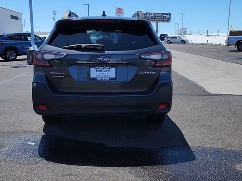 Used 2025 Subaru Outback Premium AWD/4WD image 3