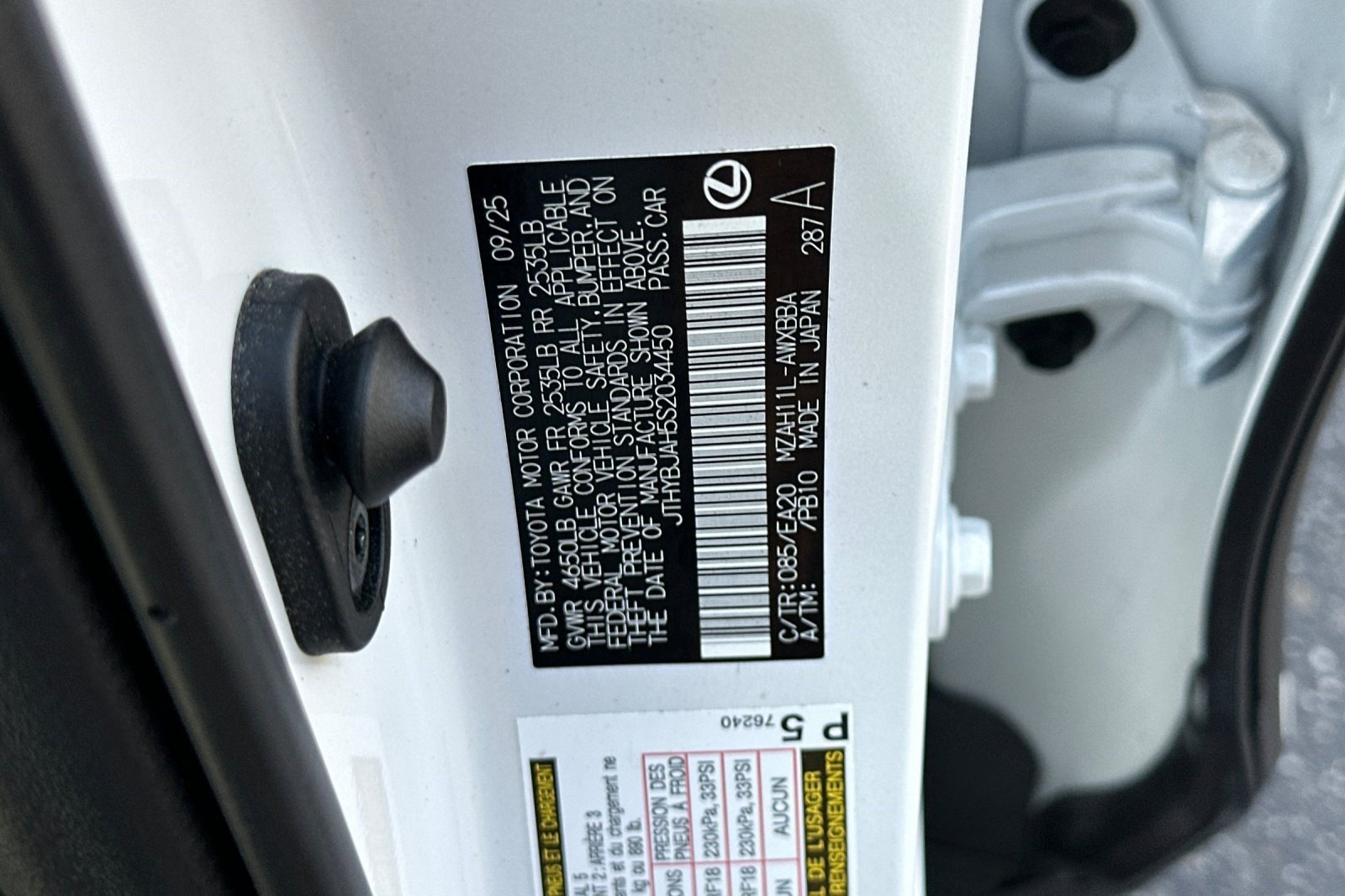 Certified 2025 Lexus UX 300h FWD w/ Accessory Package (Z2) image 27