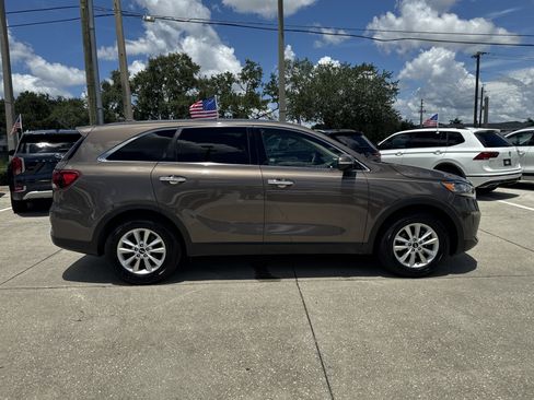 Used 2019 Kia Sorento FWD image 3