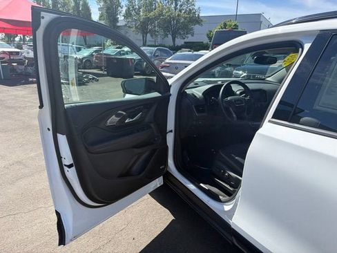 Used 2024 GMC Terrain AT4 w/ Infotainment Package II AWD/4WD image 9