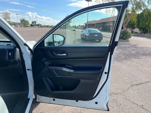 Used 2023 Nissan Pathfinder SL image 19