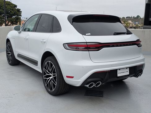 Certified 2025 Porsche Macan AWD/4WD image 3