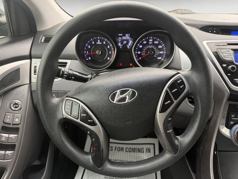Used 2013 Hyundai Elantra GLS w/ Preferred Pkg image 12