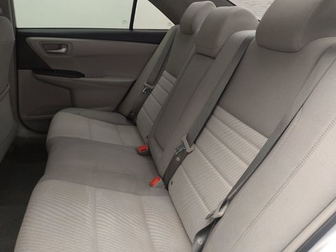 Used 2016 Toyota Camry LE image 18