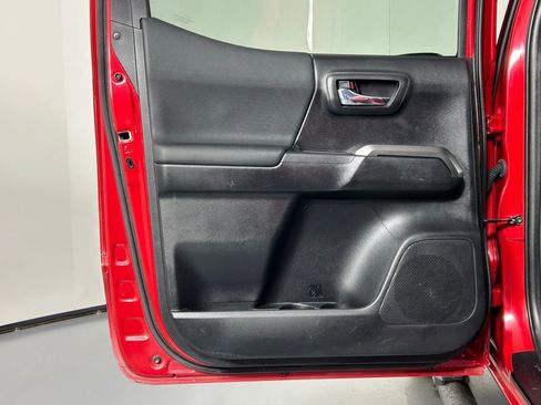 Used 2021 Toyota Tacoma TRD Sport w/ Technology Package image 14