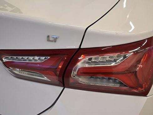 Used 2022 Chevrolet Malibu LT FWD image 12
