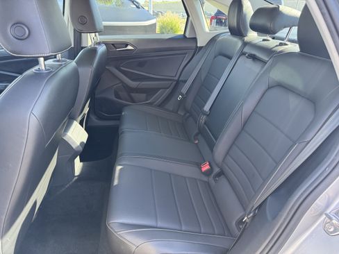 Used 2022 Volkswagen Jetta SE w/ Panoramic Sunroof Package FWD image 33