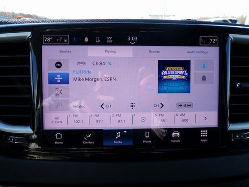 Used 2024 Chrysler Pacifica Touring-L image 25