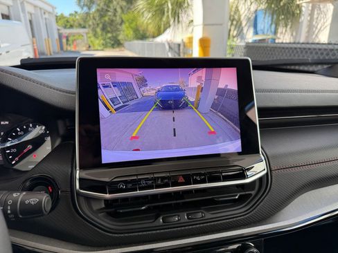 Used 2025 Jeep Compass Trailhawk w/ Trailer Tow Group image 17