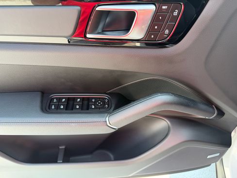 Certified 2023 Porsche Cayenne Coupe AWD/4WD image 34